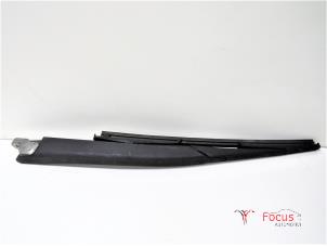 Używane Ramie wycieraczki tylnej Ford Fiesta 6 (JA8) 1.6 TDCi 16V 95 Cena € 15,00 Procedura marży oferowane przez Focus Automotive