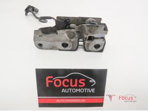 Używane Mechanizm zamka pokrywy silnika Skoda Fabia II Combi 1.6 TDI 16V 90 Cena € 20,00 Procedura marży oferowane przez Focus Automotive