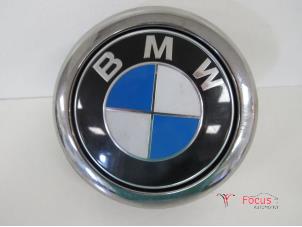 Usagé Poignée hayon BMW 1 serie (F21) 118d 2.0 16V Prix € 20,00 Règlement à la marge proposé par Focus Automotive