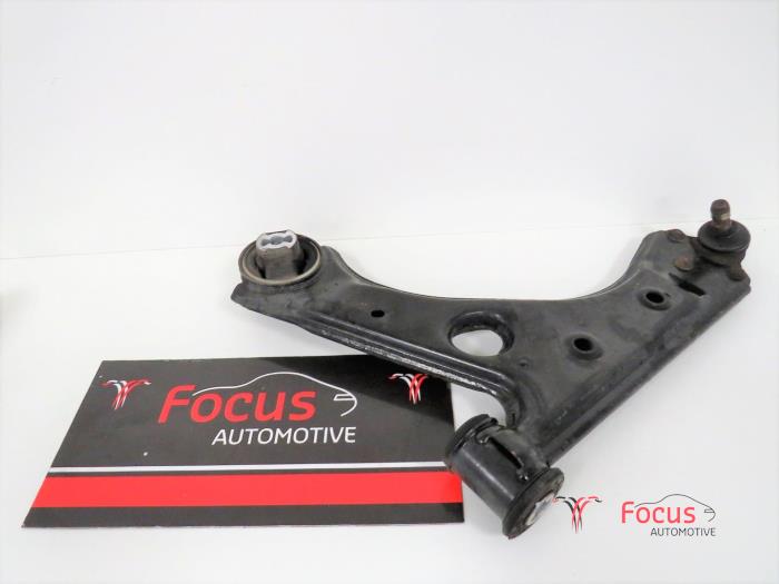Begagnade Främre gaffelben, vänster Fiat Fiorino (225) 1.3 JTD 16V Multijet Pris € 15,95 Marginaltabell erbjuds av Focus Automotive
