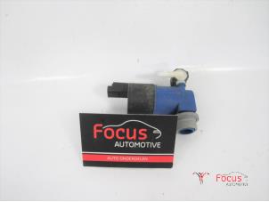 Used Windscreen washer pump Renault Clio III (BR/CR) 1.2 16V Tce Price € 15,00 Margin scheme offered by Focus Automotive