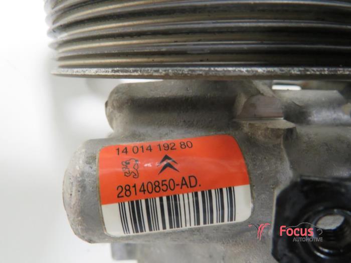 Power steering pump from a Citroën Nemo (AA) 1.4 HDi 70 2009
