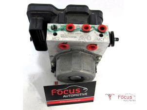 Używane Pompa ABS Nissan Micra (K13) 1.2 12V Cena € 49,95 Procedura marży oferowane przez Focus Automotive