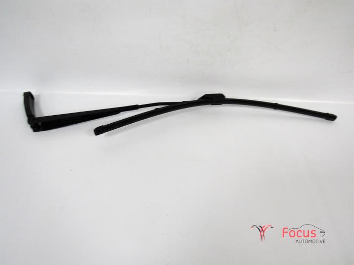 Front wiper arm from a Volkswagen Tiguan (5N1/2) 2.0 TDI 16V 4Motion 2012