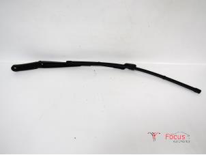 Used Front wiper arm Volkswagen Tiguan (5N1/2) 2.0 TDI 16V 4Motion Price € 21,18 Inclusive VAT offered by Focus Automotive