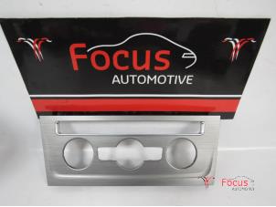 Used Dashboard part Volkswagen Golf VII (AUA) 1.0 TSI 12V BlueMotion Price € 24,20 Inclusive VAT offered by Focus Automotive