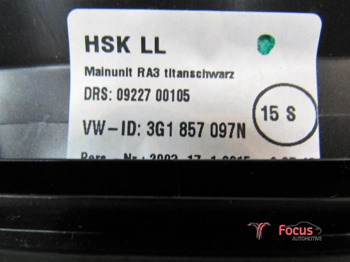 Schowek w desce rozdzielczej z Volkswagen Passat Variant (3G5) 1.4 TSI 16V 2015