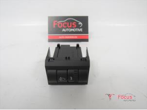 Używane Przelacznik reflektora LHV Skoda Fabia III Combi (NJ5) 1.2 TSI 16V Greentech Cena € 10,00 Procedura marży oferowane przez Focus Automotive