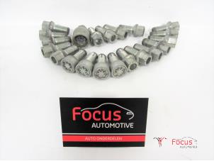 Used Set of wheel locks Skoda Fabia III Combi (NJ5) 1.2 TSI 16V Greentech Price € 15,00 Margin scheme offered by Focus Automotive