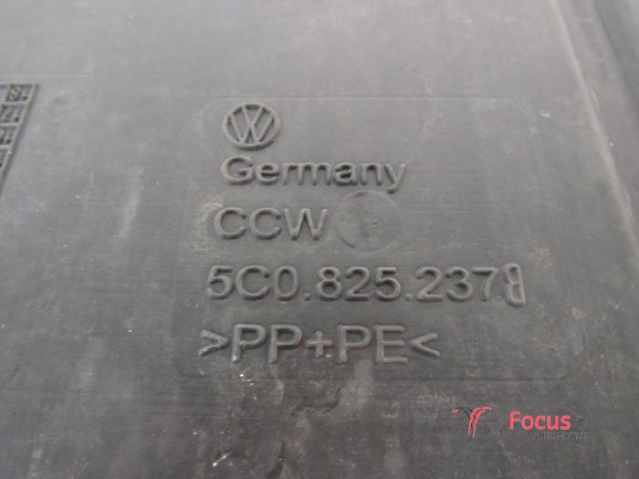 Plaque de protection moteur d'un Volkswagen Beetle (16AB) 2.0 TDI 16V 2012