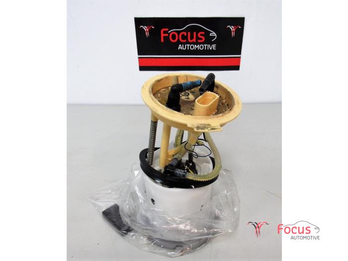 Usagé Pompe à carburant Volkswagen Golf VI Cabrio (1K) 2.0 TDI 16V Prix € 72,54 Prix TTC proposé par Focus Automotive