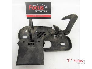 Used Bonnet lock mechanism Volkswagen CC (358) 1.8 TSI 16V Price € 15,00 Margin scheme offered by Focus Automotive