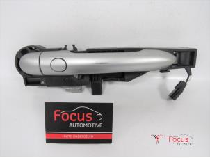 Used Rear door handle 4-door, right Renault Clio III (BR/CR) 1.2 16V Tce Price € 14,95 Margin scheme offered by Focus Automotive