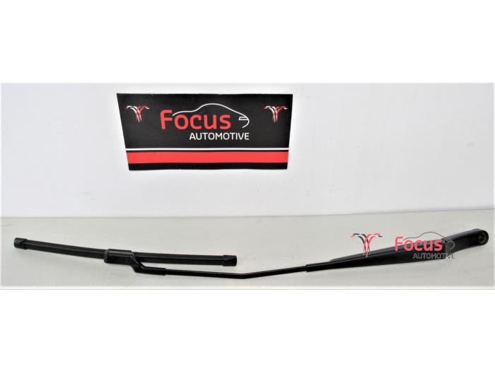 Front wiper arm from a Volkswagen Polo V (6R) 1.2 TSI 16V BlueMotion Technology 2014