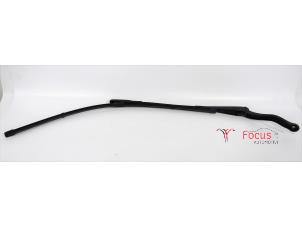 Used Front wiper arm Opel Corsa D 1.2 16V Price € 10,00 Margin scheme offered by Focus Automotive
