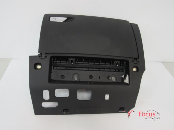 Begagnade Handskfack Audi A3 Limousine (8VS/8VM) 2.0 TFSI 16V Quattro Pris € 60,50 Inklusive moms erbjuds av Focus Automotive
