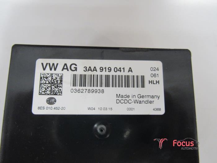 Voltage stabiliser from a Volkswagen Caddy Alltrack Combi 2.0 TDI 102 2015