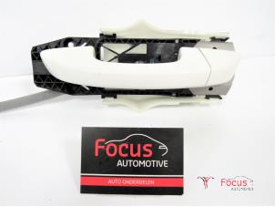 Gebrauchte Türgriff 4-türig links vorne Skoda Superb Combi (3TAC/TAF) 2.0 TDI 16V 4x4 Preis € 42,35 Mit Mehrwertsteuer angeboten von Focus Automotive