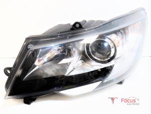 Used Headlight, left Skoda Superb Combi (3TAC/TAF) 2.0 TDI 16V 4x4 Price € 272,25 Inclusive VAT offered by Focus Automotive