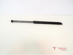 Used Set of tailgate gas struts Volkswagen Caddy Combi IV 2.0 TDI 102 Price € 30,25 Inclusive VAT offered by Focus Automotive