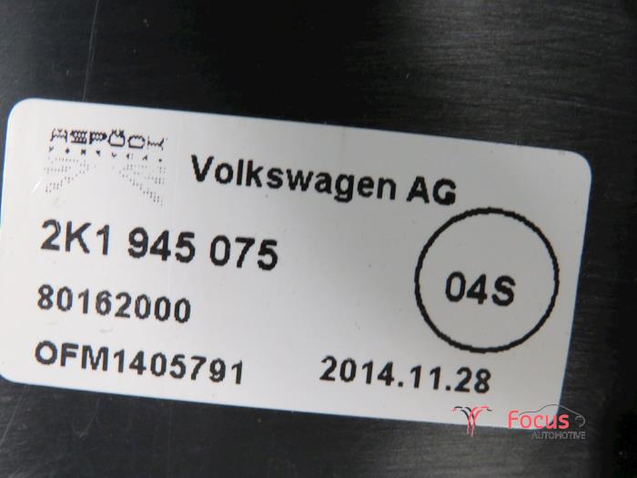 Rücklicht links van een Volkswagen Caddy Combi IV 2.0 TDI 102 2015