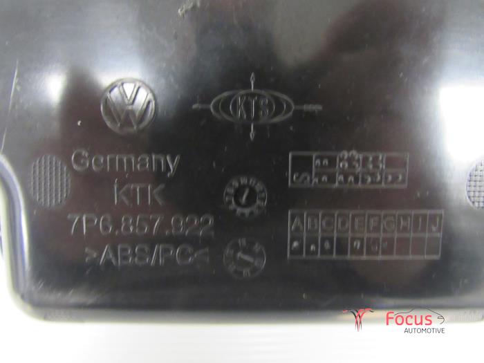 Glovebox from a Volkswagen Touareg (7PA/PH) 3.0 V6 24V TSI Hybrid 2012