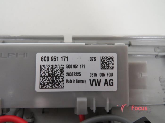 Sensor de ultrasonido de un Volkswagen Polo V (6R) 1.4 TDI 12V 90 2015