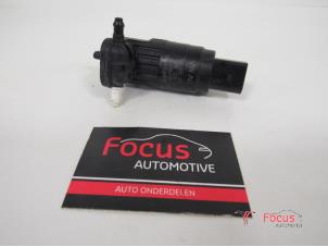 Used Windscreen washer pump Volkswagen Polo V (6R) 1.4 TSI 16V BlueGT Price € 18,15 Inclusive VAT offered by Focus Automotive