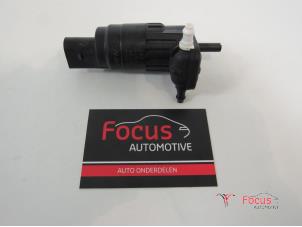 Used Windscreen washer pump Volkswagen Golf VII Variant (AUVV) 1.4 TGI 16V Price € 18,15 Inclusive VAT offered by Focus Automotive