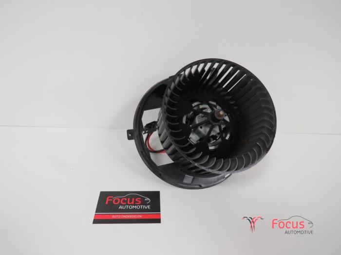 Heating and ventilation fan motor from a Volkswagen Caddy Combi IV 1.4 TGI EcoFuel 2015