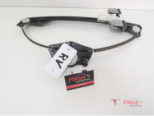 Używane Mechanizm szyby prawej przedniej wersja 4-drzwiowa Skoda Fabia II Combi 1.6 TDI 16V 90 Cena € 15,00 Procedura marży oferowane przez Focus Automotive