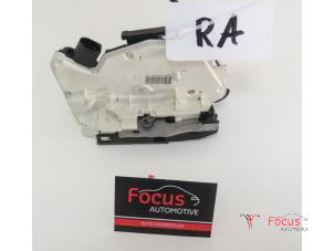 Używane Mechanizm blokady drzwi prawych tylnych wersja 4-drzwiowa Skoda Fabia II Combi 1.6 TDI 16V 90 Cena € 20,00 Procedura marży oferowane przez Focus Automotive