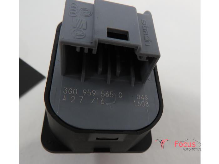 Mirror switch from a Volkswagen Tiguan (AD1) 1.4 TSI 16V 2016