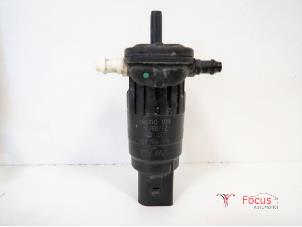 Used Windscreen washer pump Volkswagen Golf VII (AUA) 1.4 GTE 16V Price € 12,10 Inclusive VAT offered by Focus Automotive
