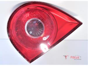 Używane Tylne swiatlo pozycyjne prawe Volkswagen Golf V (1K1) 1.4 16V Cena € 15,00 Procedura marży oferowane przez Focus Automotive