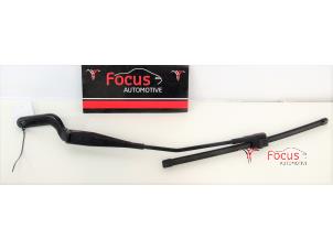 Used Front wiper arm Ford Focus C-Max 1.8 TDCi 16V Price € 15,00 Margin scheme offered by Focus Automotive