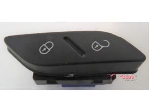 Used Central locking switch Volkswagen Golf VI (5K1) 2.0 TDI 16V Price € 12,10 Inclusive VAT offered by Focus Automotive