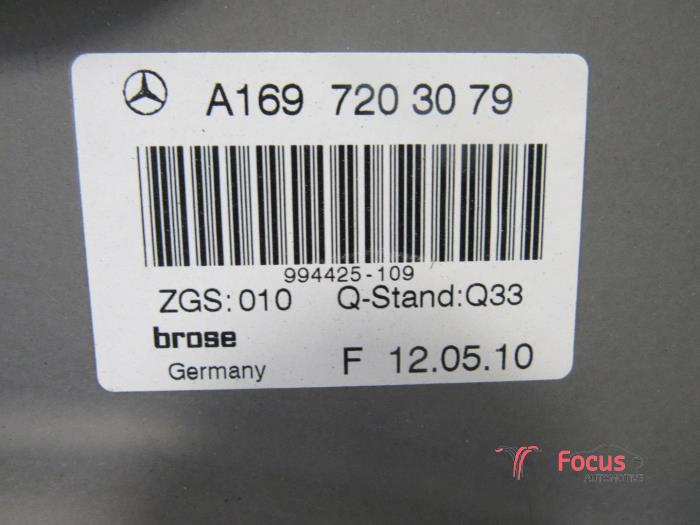 Mechanizm szyby prawej przedniej wersja 4-drzwiowa z Mercedes-Benz B (W245,242) 1.5 B-160 16V 2010