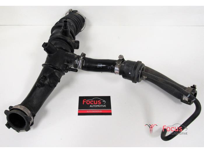 Air intake hose from a Renault Clio III (BR/CR) 1.2 16V Tce 2010