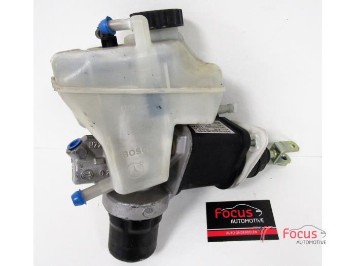 Usados Servofreno Mercedes CLS (C219) 500 5.0 V8 24V Precio € 125,00 Norma de margen ofrecido por Focus Automotive