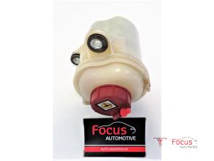 Gebrauchte Lenkkraftverstärker Ölbehälter Fiat Doblo (223A/119) 1.3 JTD 16V Multijet DPF Preis € 15,00 Margenregelung angeboten von Focus Automotive