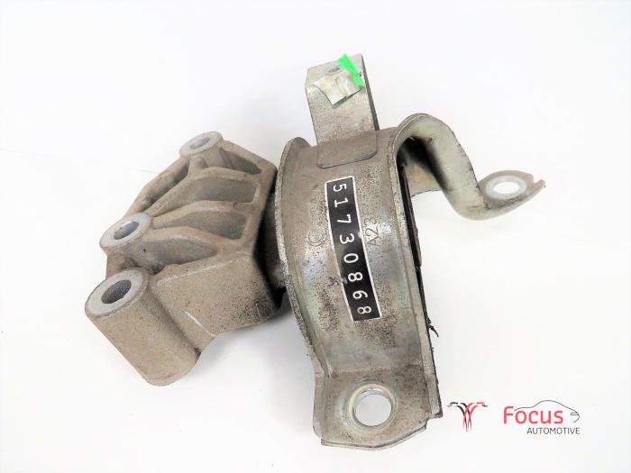 Used Engine mount Ford Ka II 1.3 TDCi 16V Price € 10,00 Margin scheme offered by Focus Automotive