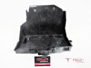 Used Battery box Renault Kangoo Express (FW) 1.5 dCi 85 Price € 5,00 Margin scheme offered by Focus Automotive