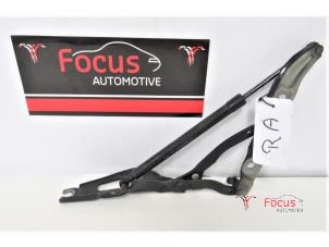 Used Tailgate hinge BMW 3 serie (E90) 318d 16V Price € 25,00 Margin scheme offered by Focus Automotive