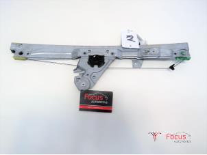 Używane Mechanizm szyby prawej przedniej wersja 4-drzwiowa Peugeot 308 (4A/C) 1.6 HDi Cena € 25,00 Procedura marży oferowane przez Focus Automotive