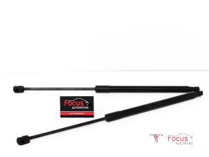 Używane Zestaw amortyzatorów gazowych tylnej klapy Skoda Fabia II Combi 1.2 TSI Cena € 10,95 Procedura marży oferowane przez Focus Automotive