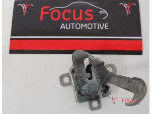 Używane Mechanizm zamka pokrywy silnika Fiat Punto Evo (199) 1.2 Euro 5 Cena € 15,00 Procedura marży oferowane przez Focus Automotive
