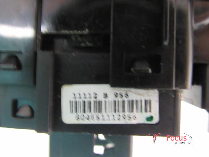 Interruptor combinado de ventanillas de un Fiat Punto Evo (199) 1.2 Euro 5 2012