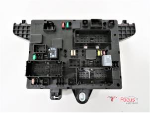 Używane Skrzynka bezpieczników Opel Astra J (PC6/PD6/PE6/PF6) 1.6 16V Ecotec Cena € 40,00 Procedura marży oferowane przez Focus Automotive
