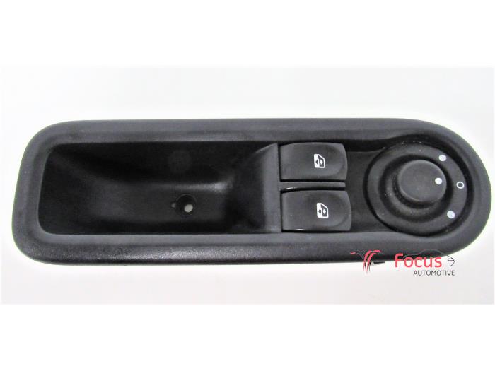 Usados Interruptor combinado de ventanillas Renault Clio III Estate/Grandtour (KR) 1.2 16V 75 Hi-Flex Precio € 14,95 Norma de margen ofrecido por Focus Automotive